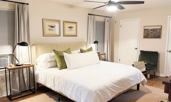 Hattiesburg House | Brand New Listing! Cozy Townhome w/ King Bed