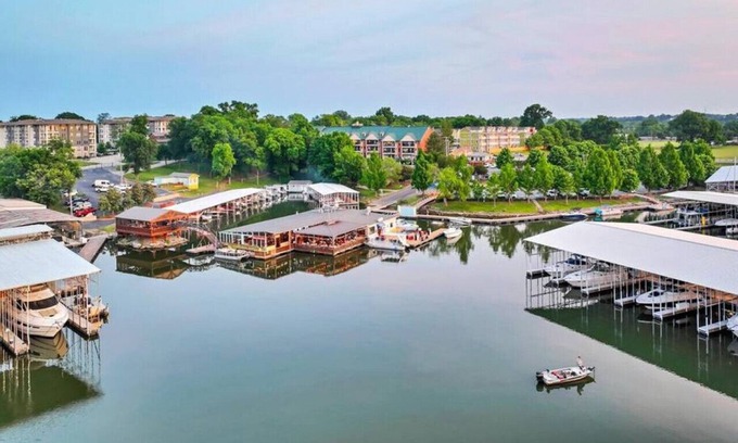 Old Hickory House | BRAND NEW LISTING DISCOUNT - The Crow's Nest at Turtle Bay Marina