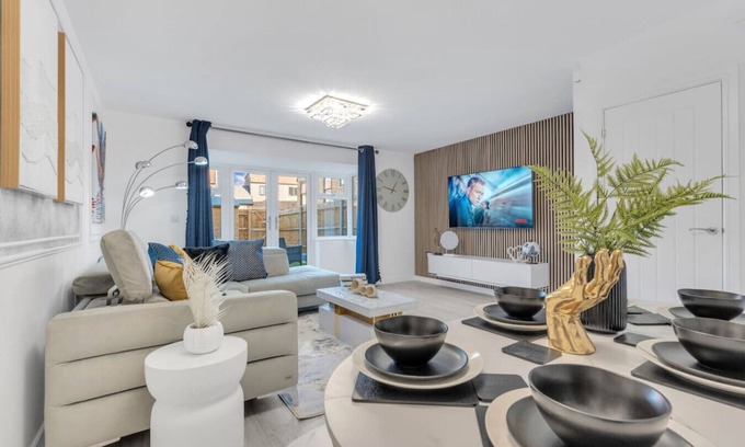 Ebbsfleet Valley House | Brand New Luxurious 3Bed house