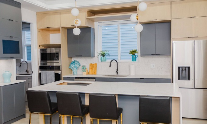 West Newton - Highway 10 House | Brand new luxurious home in Surrey, sleeps 10