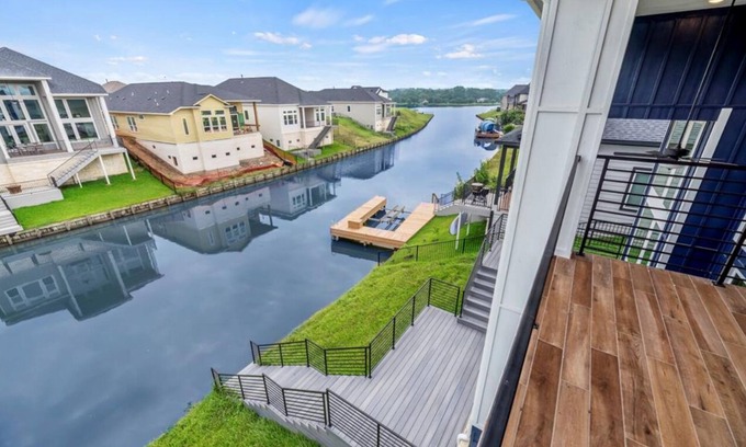 Willis House | Brand-new, Luxurious lakefront 4-BR home on quiet canal, NEW DOCK!