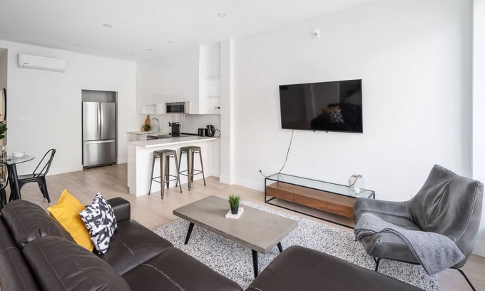 Latin Quarter Apartment | Brand new Luxurious oneBDR with private parking