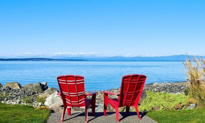Regional District of Nanaimo Apartment | Brand New-Luxurious-Private Garden Level Suite