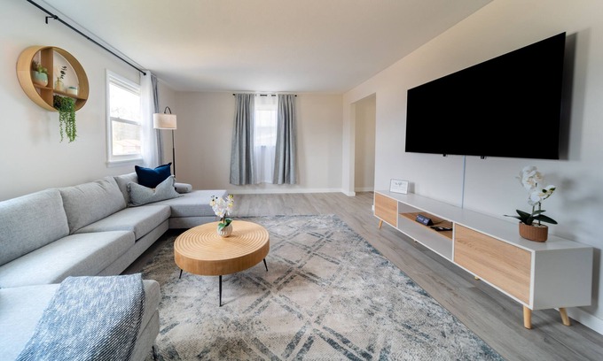 Vermilion House | Brand New Luxurious Retreat near Downtown Vermilion and Beach