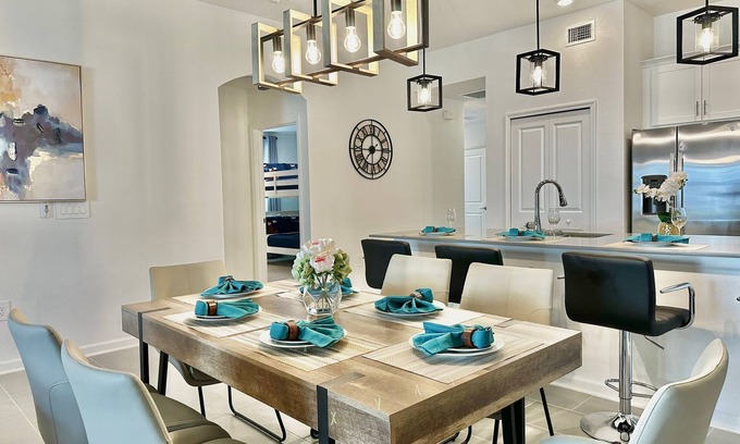 Downtown Condo | Brand New Luxury 2 Bedroom Condo (321)
