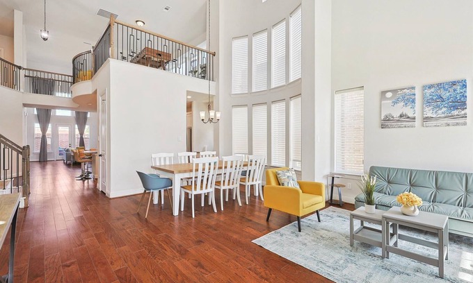 Irving House | Brand New Luxury 6BD,5BA Grand Vacation Home