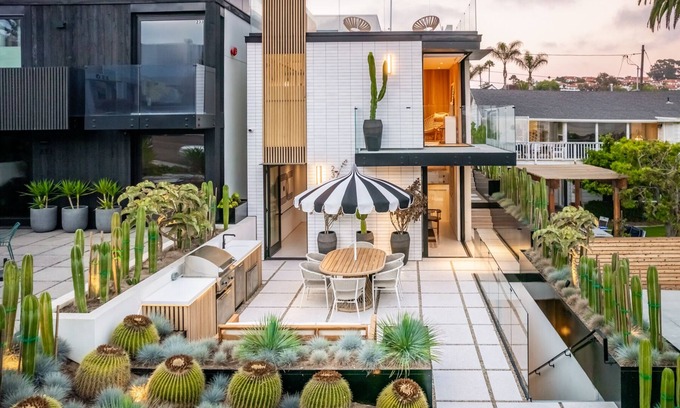 Encinitas House | BRAND NEW LUXURY BEACHFRONT HOME @ MOONLIGHT BEACH