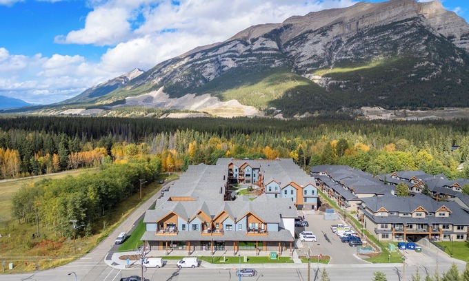 Copperstone Resort Apartment | Brand New Luxury Condo! Nature, Views & King Bed!