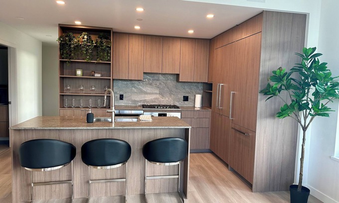 Coquitlam Apartment | Brand New Luxury Furnished 2 bedroom+Den West Coquitlam