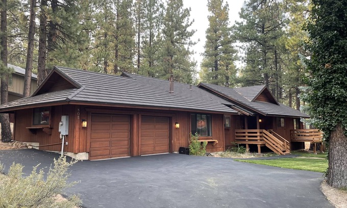 Galena Forest Estates House | Brand New Luxury Mt. Rose Mountain Home Close To Lake Tahoe w/Hot Tub & Sauna