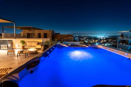 El Tezal Apartment | Brand New Luxury PH with Private Pool and Views