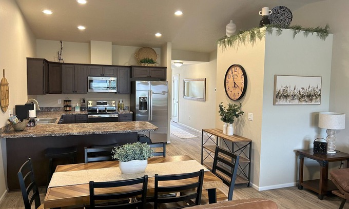 Lewiston House | Brand New Luxury Townhouse Getaway in Lewiston, Idaho!