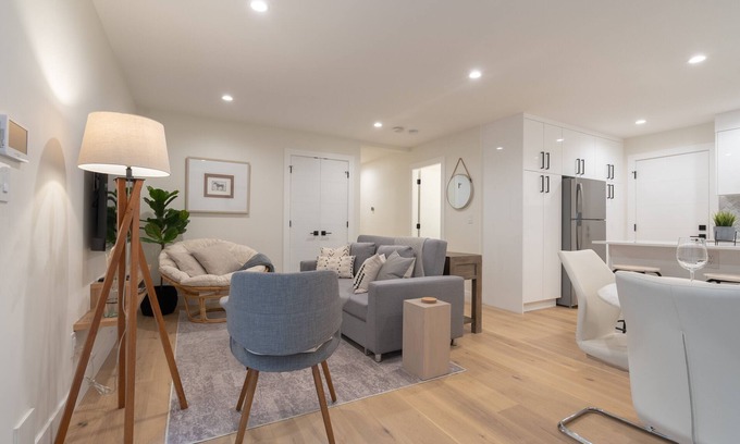 Pemberton Heights House | Brand New Modern Suite - Minutes away from Downtown Vancouver