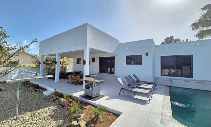 Kamay Villa | Brand New Modern 3-bedroom Villa with waterfall pool and minutes to Palm Beach!n