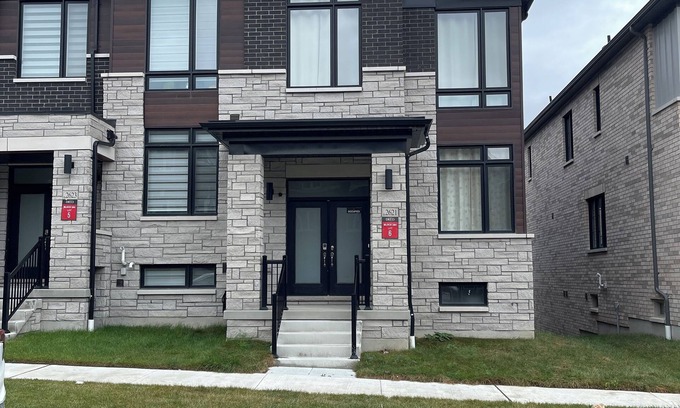 Pickering House | Brand new, Modern 4Bed+Office, 3storeys, Whole house, 4/5 parking in Pickering