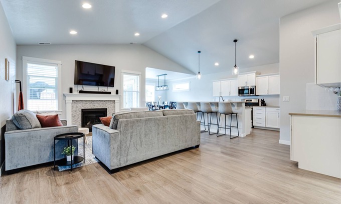 Central Oregon House | Brand New Modern Comfort Semi-Secluded Suburb NBHD