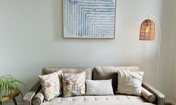 Avondale House | Brand New Modern Cozy Home at Central Location| Family Friendly with Netflix