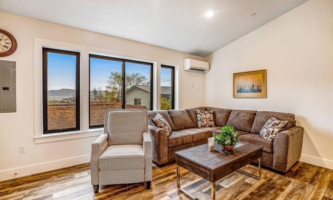 Garibaldi Apartment | Brand new modern downtown apartment w/AC & washer/dryer - near beach