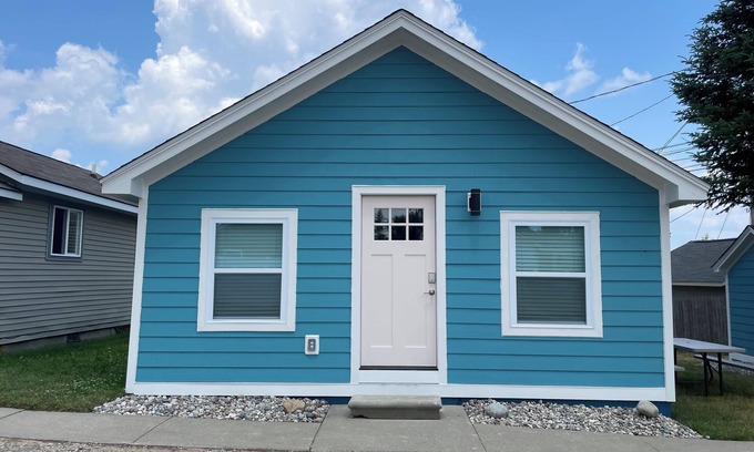 Houghton Lake Cabin | Brand New Modern Cabin Steps away from beautiful Houghton Lake