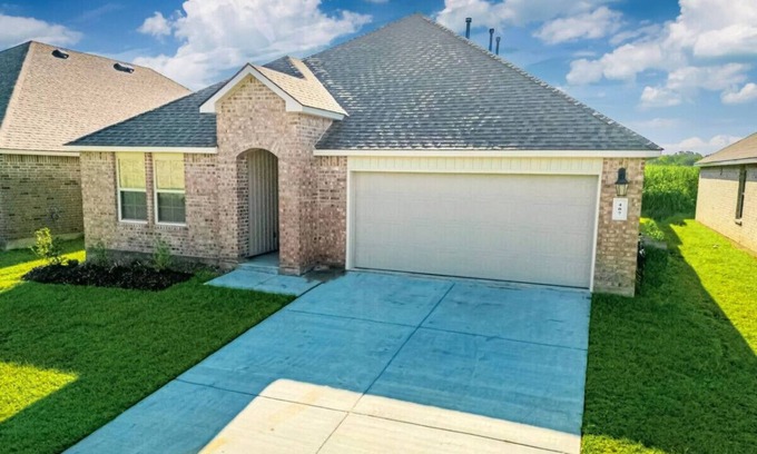 Broussard House | Brand New, Nine Beds, 5 Bedrooms, 3 Bathrooms