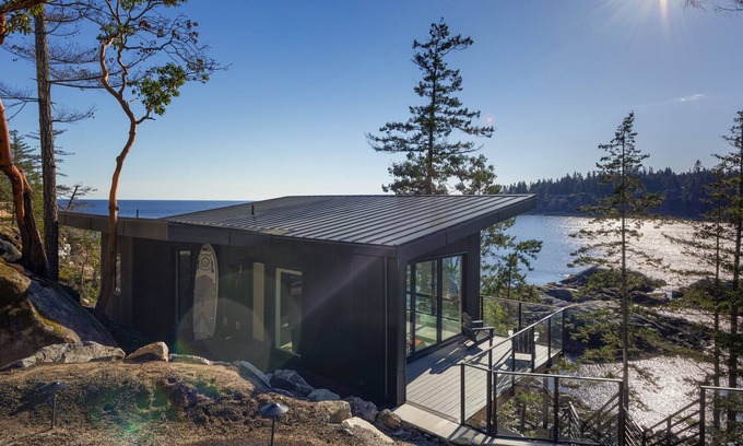 Halfmoon Bay House | Brand New Ocean Front Getaway Just Steps From The Ocean