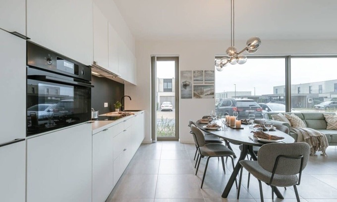 Raversijde Apartment | Brand new pet friendly apartment with parking