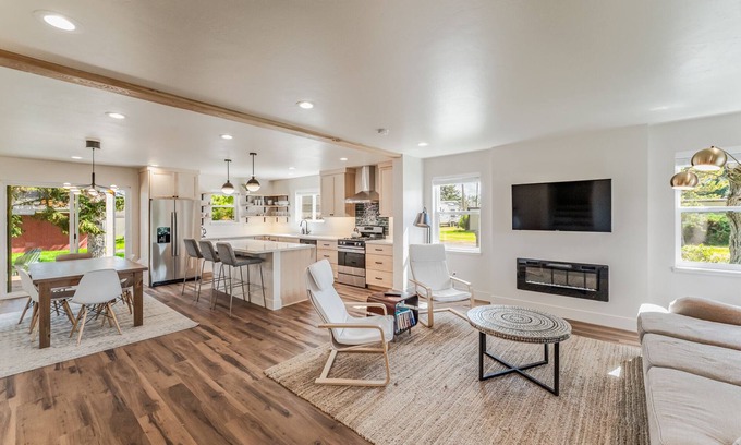 Manhattan House | Brand New Pet Friendly Manhattan Home in small town community!