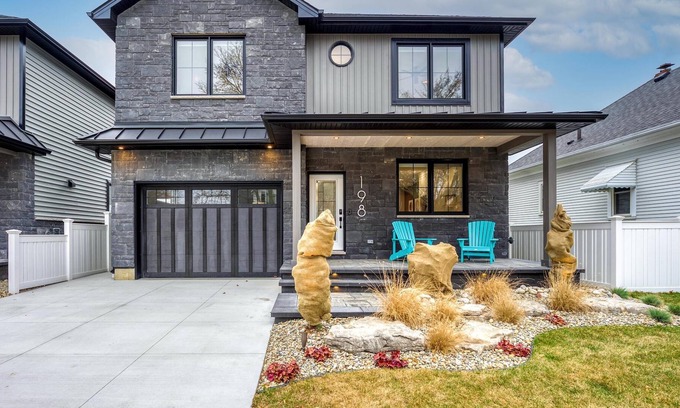 Sarnia House | Brand New Premium House with Hot Tub