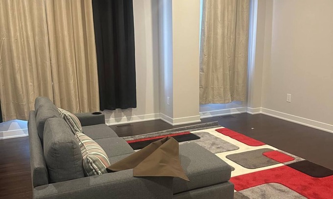 Ottawa Division House | Brand-new property in a friendly neighborhood, close to shops and restaurants.