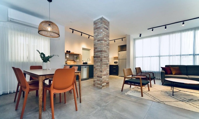 Diamond Exchange District Apartment | Brand New Remodeling 10 min from Hilton Beach