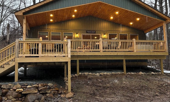 Town of Hope House | Brand New River Front House with Hot Tub!