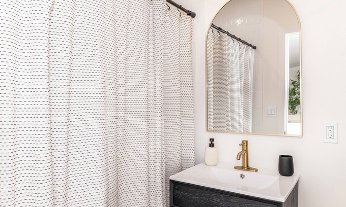 Pupukea House | Brand New Rocky Point Beach Cottage