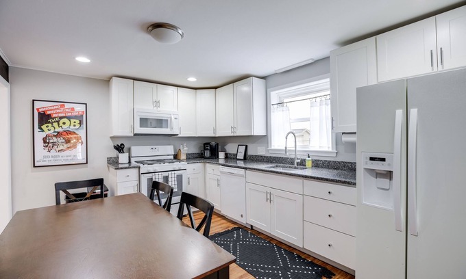 Phoenixville House | Brand New Single! PhoenixVilla - 8min Walk to Downtown Phoenixville! Sleeps 8!