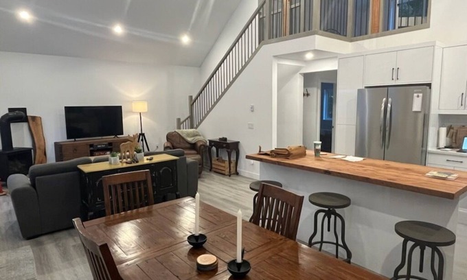 Fraser Valley Regional District House | Brand New Spacious 5-Bed Retreat in Sunshine Valley