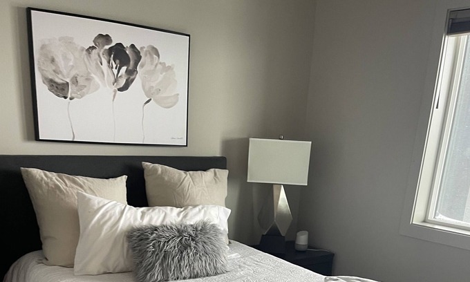 North Glenmore Bed & Breakfast | Brand new suit 10 minutes walk from ubc