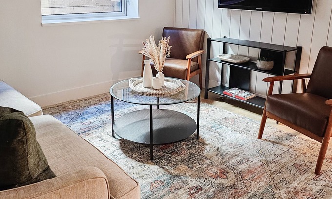 North Vancouver Apartment | Brand new suite minutes to DT and skiing