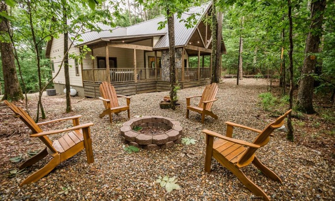 Broken Bow House | BRAND NEW! "The Roosevelt" Couples Cabin adjacent to National Forest
