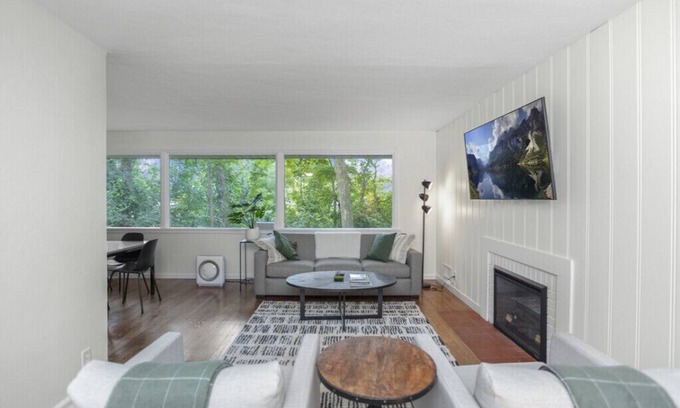 Wooded Estates House | Brand New to Market Reno .8 mile from Stadium Sleeps 11