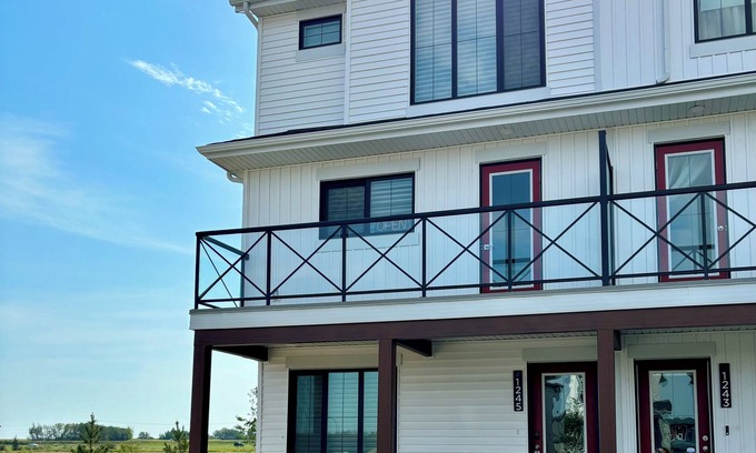 Division No. 11 House | Brand New Townhome