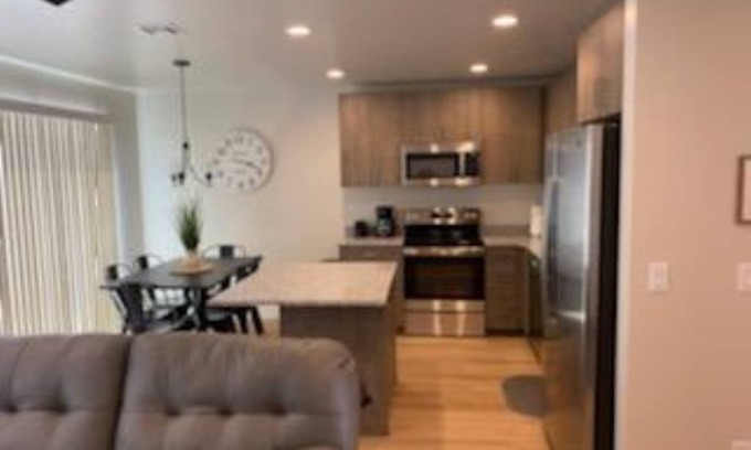 Enterprise House | Brand New townhome in the heart of Enterprise - mountains all around!