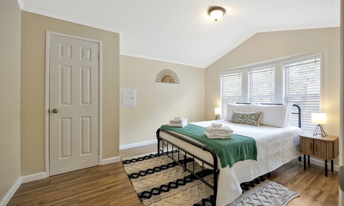 Monteagle House | Brand New Two Bedroom: Near the Caverns