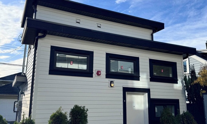 Sunset House | Brand New Unit. Centrally located 15 min to downtown 10 min to YVR airport.