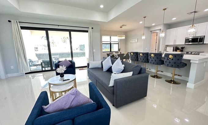 San Carlos Park House | Brand New Vacation Home
