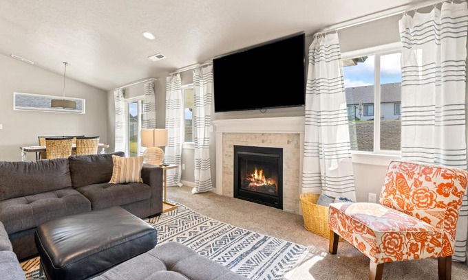 Caldwell House | Brand New Valley View Caldwell home