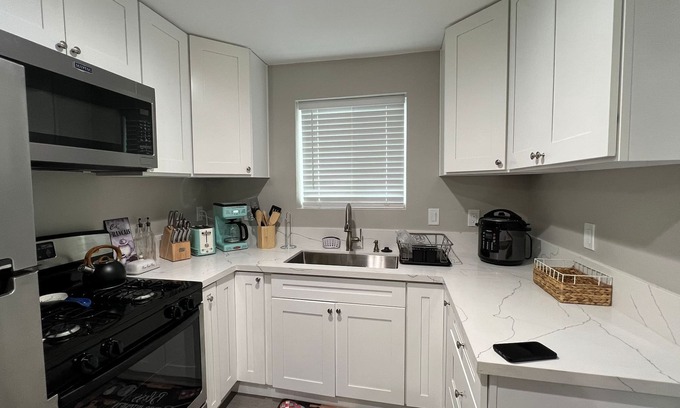 Lemon Grove Cottage | Brand new very quite and beautifully furnished 1 bedroom 1 bath cottage
