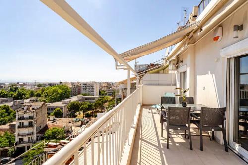 Vardaris Apartment | Brand New & Very Spacious Modern Apartment with Balcony & View - 3 Minutes to Centre by METRO