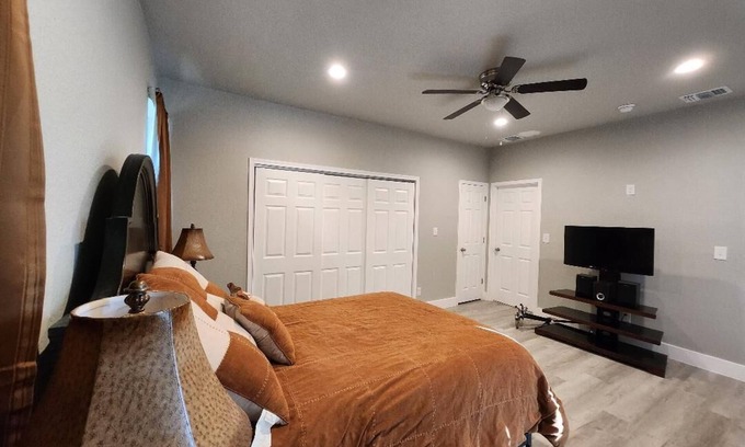 Helotes Cottage | Brand new w/gorgeous hill views- Ready to relax