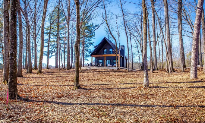 Pangburn Cabin | BRAND NEW waterfront cabin on The Little Red River with huge dock, arcades &WiFi