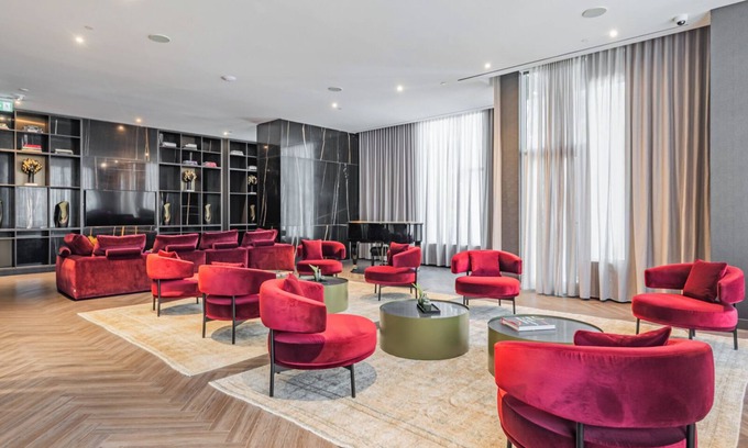 Yorkville Condo | Brand New Yorkville Condo| King Bed | Pool | Gym | Corp Ready