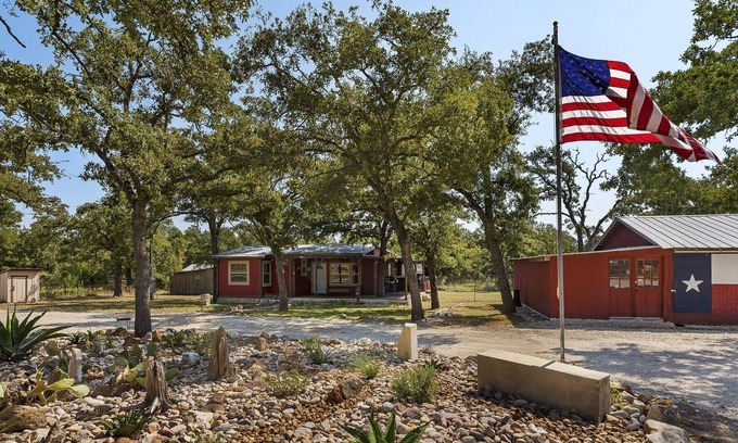 Willow City House | Brandi's Bluebonnet Bungalow | New Listing | Pet-friendly